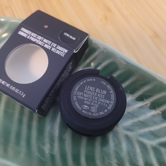Mac cosmetics POWDER KISS SOFT MATTE EYESHADOW in lens blur - Picture 8 of 8